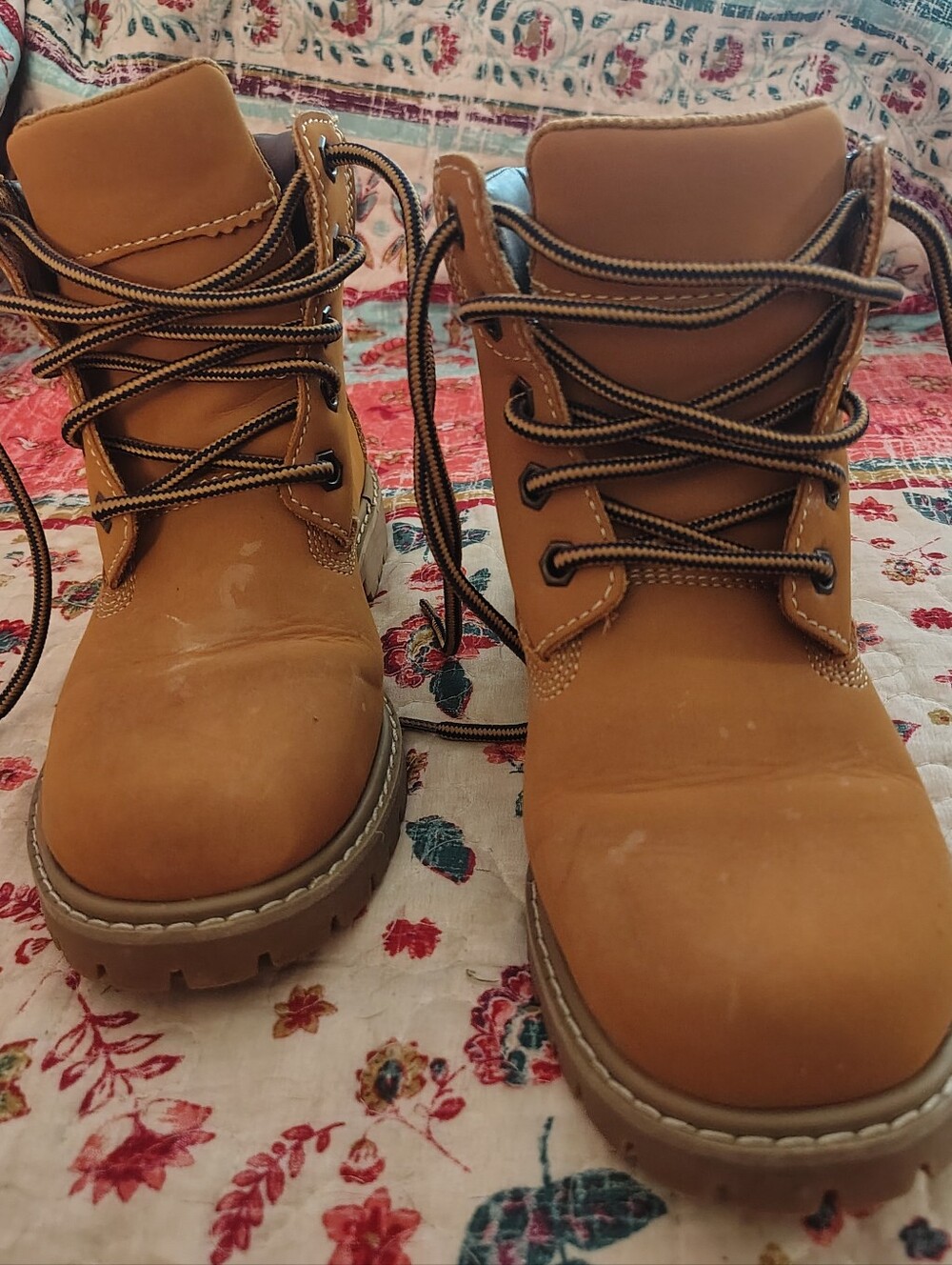 Target Boys Worker 11-7 Wheat Ankle Lace Up Work Boots Size 4M Tan, Like New